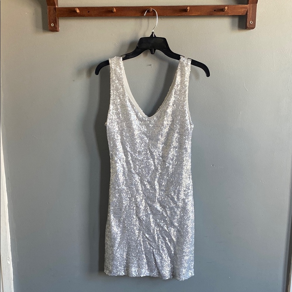 🦋 4 for $20! 🌼

Elegant Silver Sequin Dress